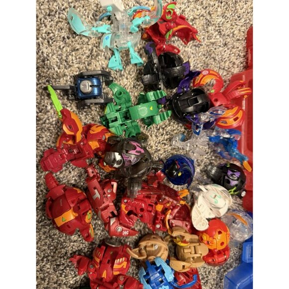 Large Lot Of 28 Bakugan Toys With Case And Some Cards - Picture 2 of 5